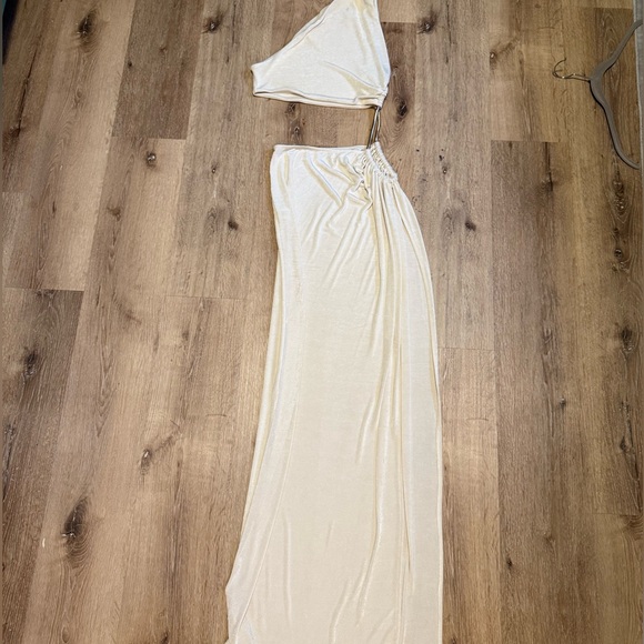 MESHKI Paige Ruched One Shoulder Cutout Maxi Dress NWT Size L - Picture 4 of 6